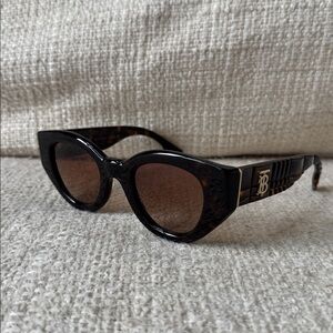 Burberry B4390 Meadow Phantos Brown gradient lenses Sunglasses, 47mm